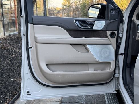 Used 2022 Lincoln Navigator Reserve image 28