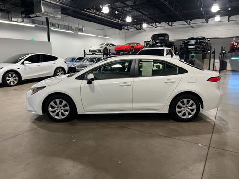 Used 2023 Toyota Corolla LE image 6