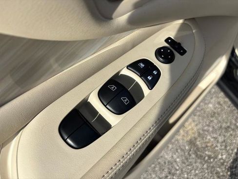Used 2017 Nissan Murano S w/ Navigation Package AWD/4WD image 11