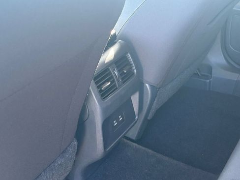 Used 2025 Nissan Rogue SV FWD image 24