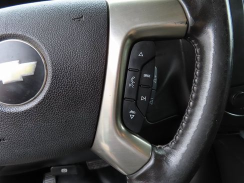 Used 2018 Chevrolet Express 2500 w/ Driver Convenience Package image 16