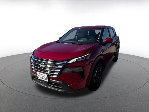 Used 2025 Nissan Rogue SV FWD image 4