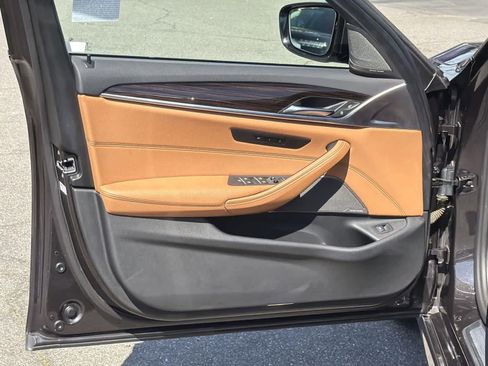 Used 2023 BMW 540i xDrive w/ M Sport Package image 23