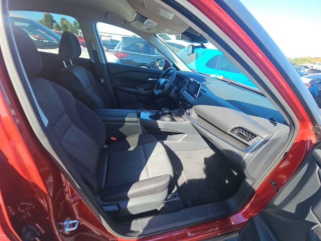 Certified 2026 Nissan Rogue SV FWD image 5