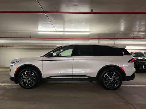 New 2026 Lincoln Nautilus Premier AWD/4WD image 4