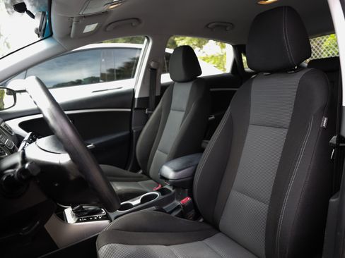 Used 2016 Hyundai Elantra GT FWD image 10