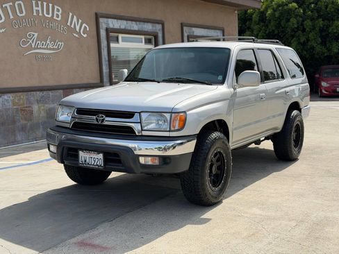 Used 2002 Toyota 4Runner SR5 image 2