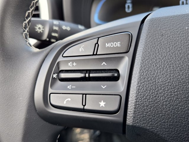 Used 2025 Hyundai Venue Limited FWD image 13