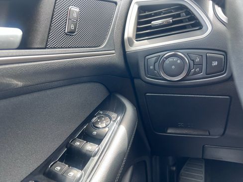 Used 2019 Ford Edge SEL FWD image 19