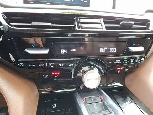 Used 2024 Acura MDX SH-AWD w/ Technology Package image 18