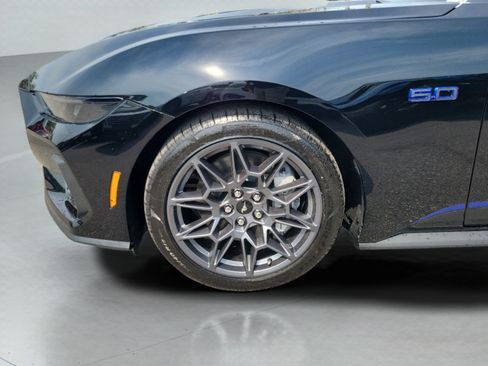 Used 2025 Ford Mustang GT Premium RWD image 32