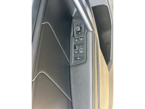 Used 2023 Volkswagen Tiguan SE R-Line FWD image 16
