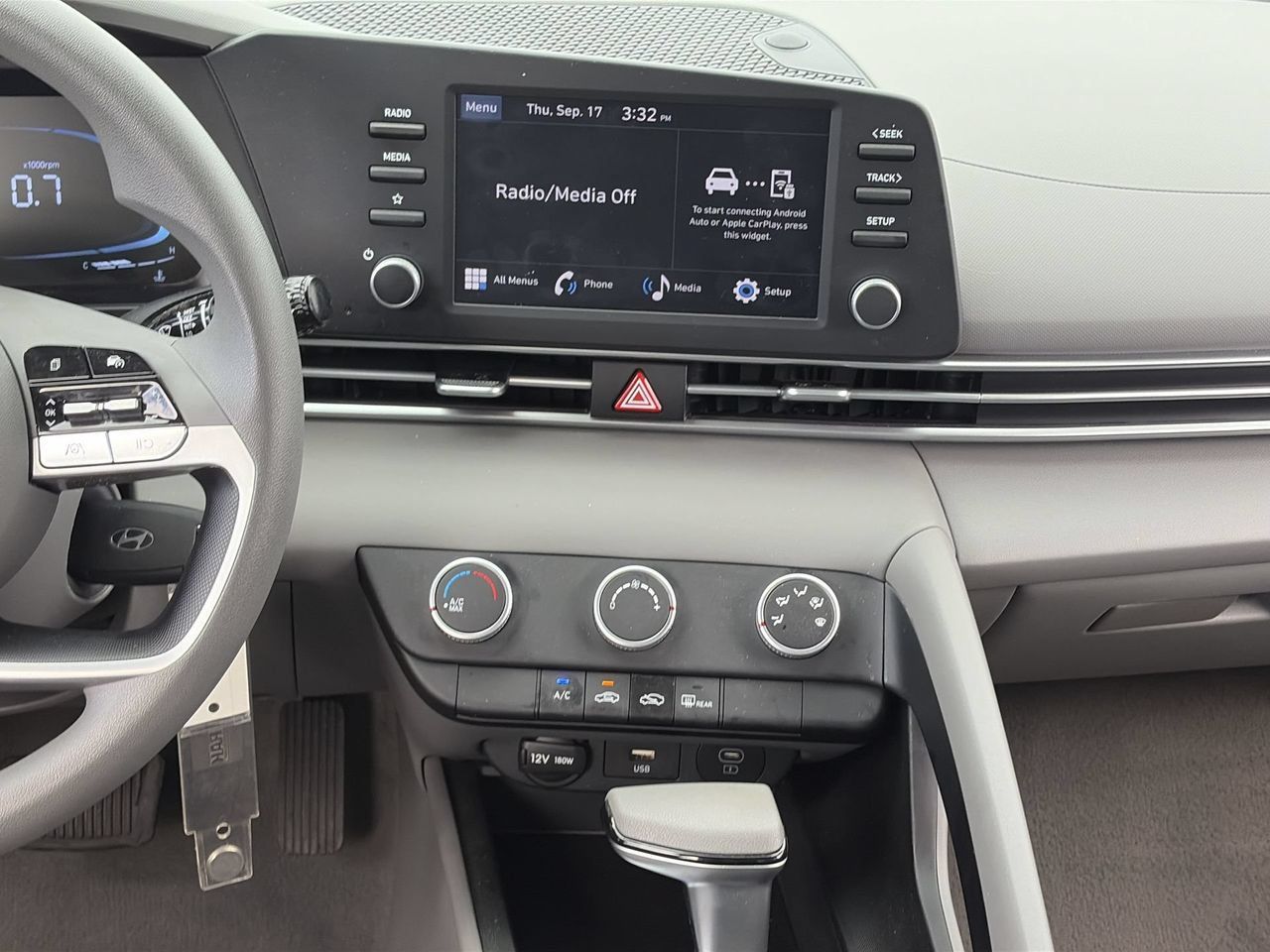 Certified 2024 Hyundai Elantra SE FWD image 14