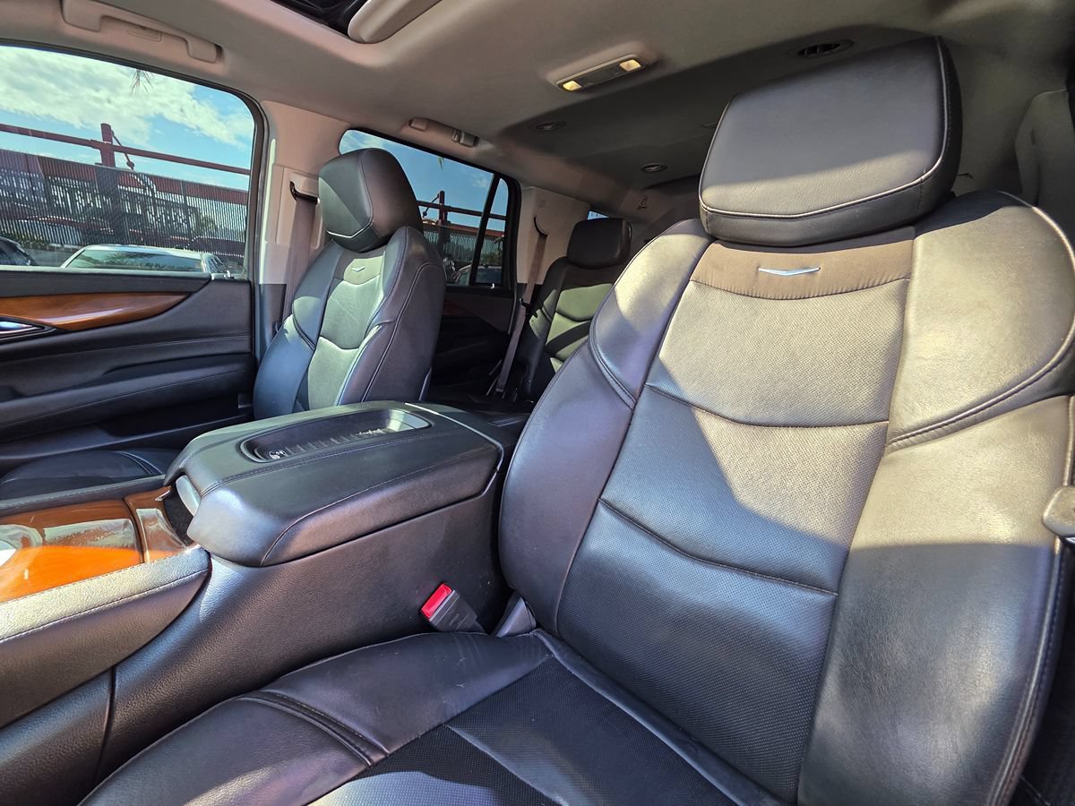 Used 2018 Cadillac Escalade Luxury RWD image 24