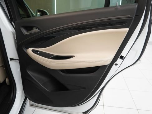 Used 2018 Buick Envision Essence image 29