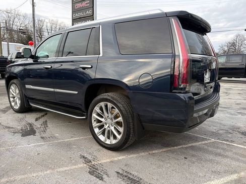 Used 2020 Cadillac Escalade Luxury image 2
