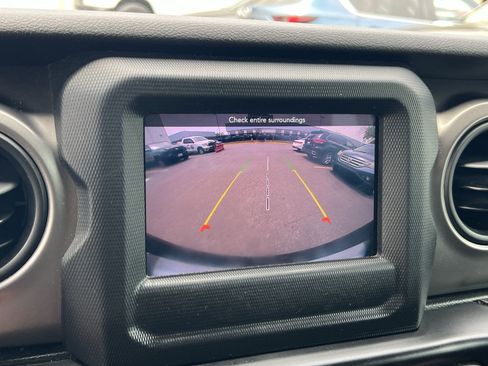 Used 2019 Jeep Wrangler Unlimited Sport S AWD/4WD image 19
