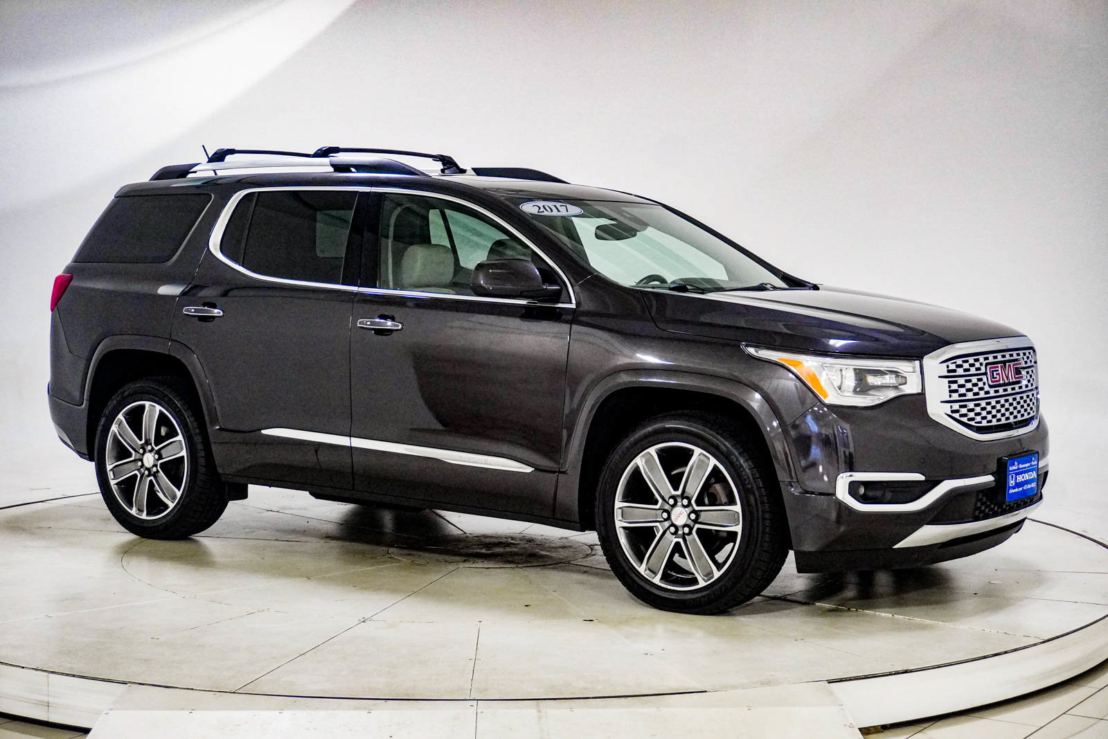 Used 2017 GMC Acadia Denali w/ Technology Package AWD/4WD image 13