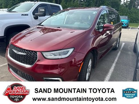 Used 2021 Chrysler Pacifica Touring-L FWD image 1
