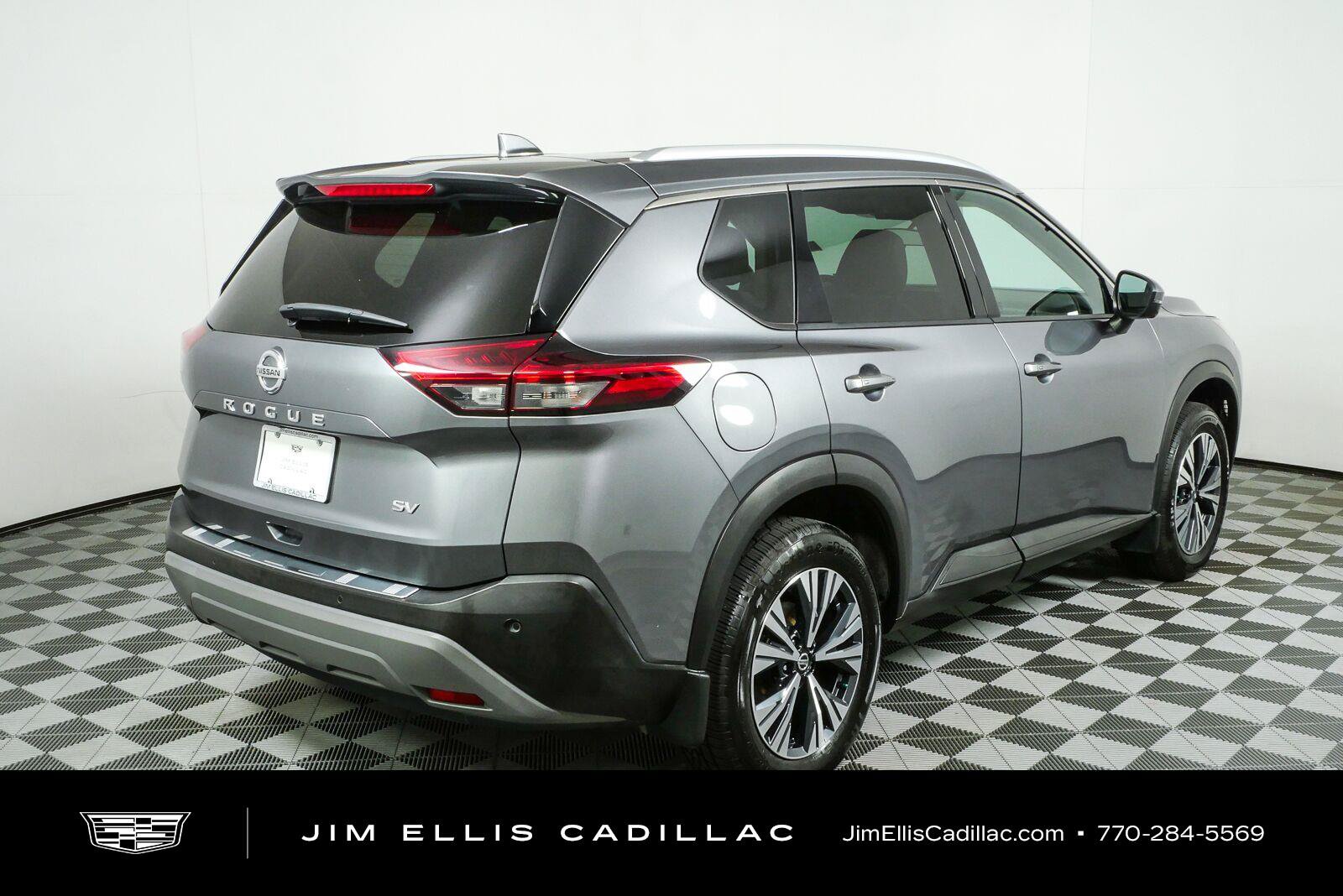 Used 2021 Nissan Rogue SV w/ Premium Package FWD image 3
