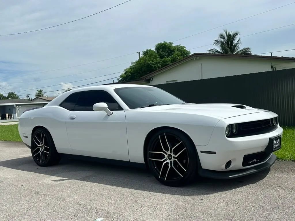 Used 2021 Dodge Challenger R/T RWD image 1