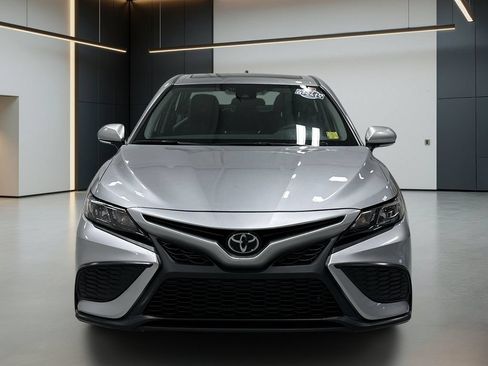 Used 2024 Toyota Camry SE FWD image 9