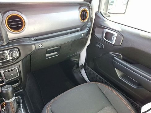Certified 2021 Jeep Gladiator Mojave image 17