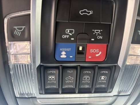 Used 2022 RAM 1500 Laramie AWD/4WD image 19