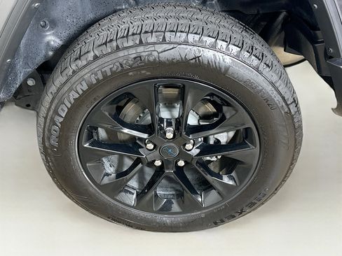 Used 2025 Jeep Wrangler Sahara image 11