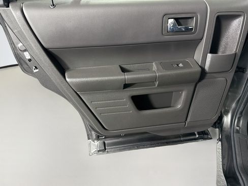 Used 2019 Ford Flex SE FWD image 25
