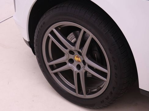 Used 2020 Porsche Macan image 16