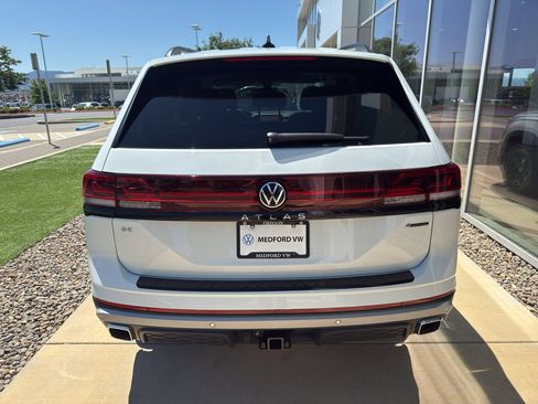 New 2025 Volkswagen Atlas Peak Edition SE image 5