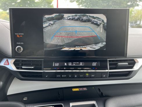 Used 2025 Toyota Sienna XLE w/ XLE Plus Package AWD/4WD image 19