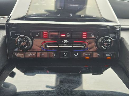 Used 2025 Jeep Grand Cherokee L Laredo w/ Luxury Tech Group I image 23