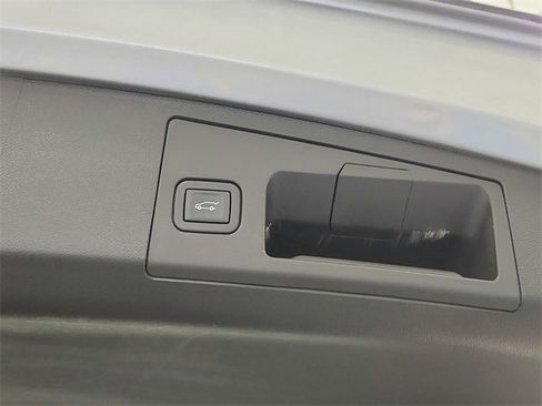 Used 2024 Cadillac XT4 Premium Luxury image 25