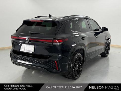 Used 2025 Volkswagen Tiguan SE R-Line AWD/4WD image 6