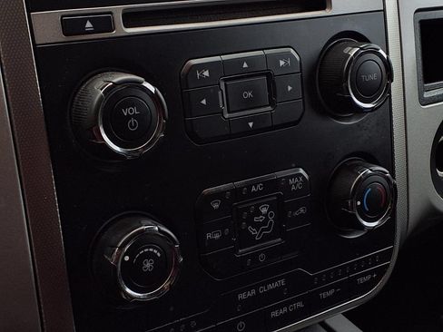 Used 2017 Ford Expedition XLT RWD image 9