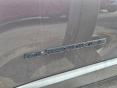 Used 2020 Jeep Cherokee Latitude Plus FWD image 5