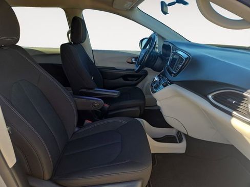 Used 2021 Chrysler Voyager LX w/ Cold Weather Group image 15