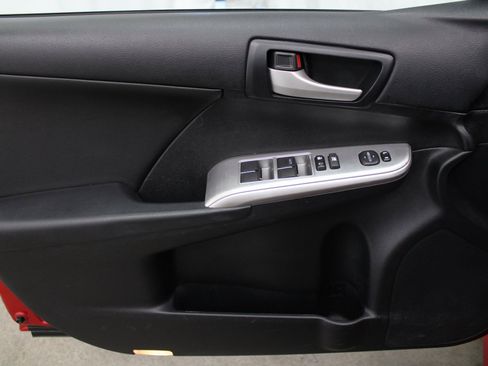 Used 2014 Toyota Camry SE image 11