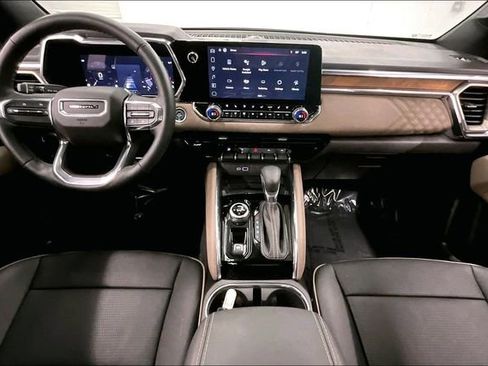 Used 2025 GMC Canyon Denali image 14