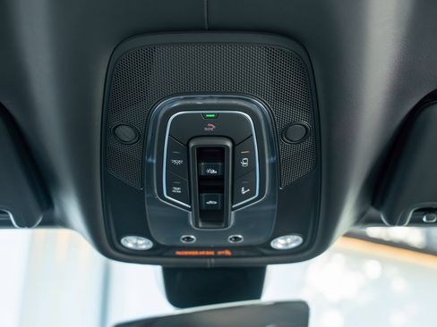 Used 2023 Bentley Bentayga Extended Wheelbase image 30