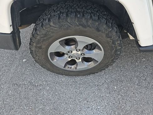 Used 2017 Jeep Wrangler Unlimited Sahara image 11