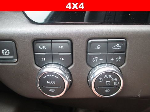 Used 2024 GMC Sierra 1500 SLT w/ SLT Premium Plus Package AWD/4WD image 31