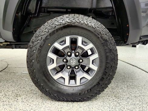 Used 2021 Toyota Tacoma TRD Off-Road w/ TRD Premium Off Road Package image 9