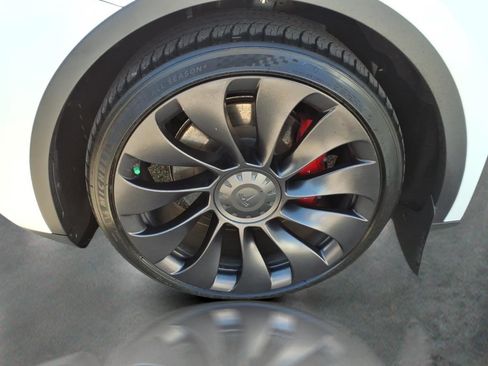 Used 2023 Tesla Model Y Performance AWD/4WD image 11
