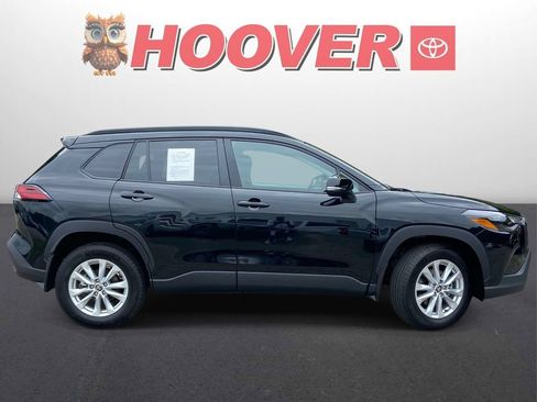 Used 2026 Toyota Corolla Cross LE FWD image 2