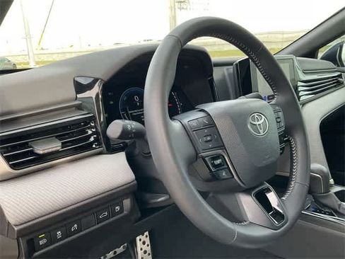 Used 2025 Toyota Camry SE image 10
