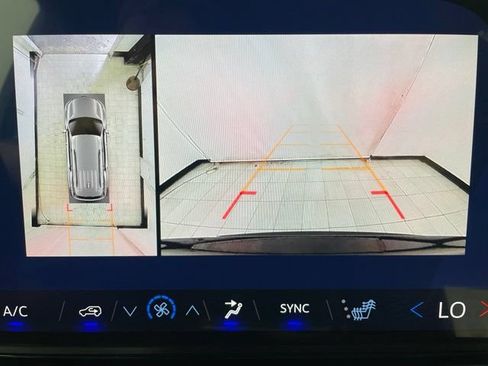 New 2026 Chevrolet Traverse LT w/ Driver Confidence Package AWD/4WD image 5
