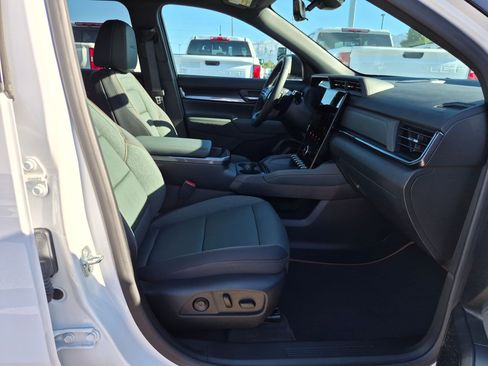 Used 2026 GMC Terrain AT4 w/ Convenience Package III AWD/4WD image 32